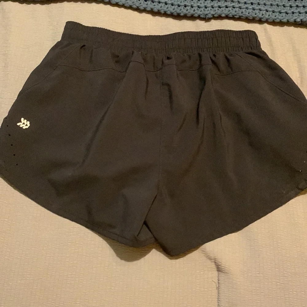 All in motion shorts - Picture 2 of 3